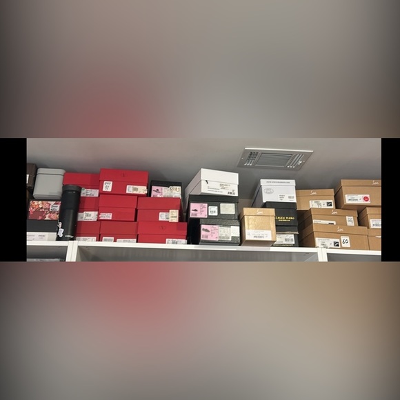 SELLING EVERYTHING - Picture 2 of 3